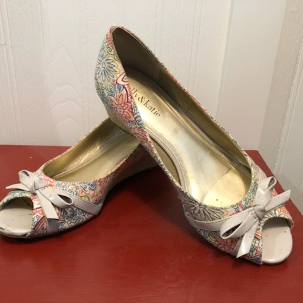 Kelly & Katie floral wedge peep toes with bows, size 8 - Picture 5 of 5